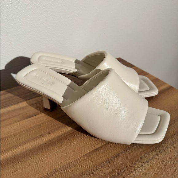 VINCE Ceil Leather Mule Sandals White Size 9 EU 40 Kitten Heel EUC - Picture 2 of 9